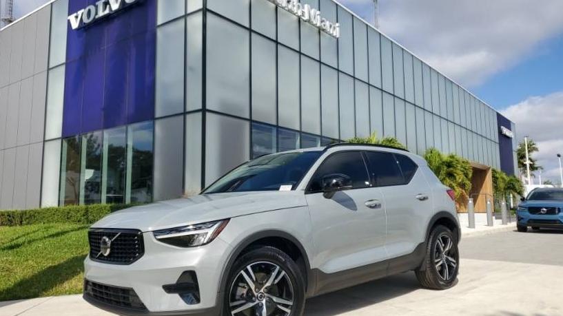 VOLVO XC40 2024 YV4L12UK8R2222852 image