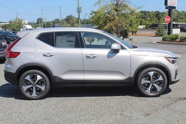 VOLVO XC40 2024 YV4L12UK7R2233552 image