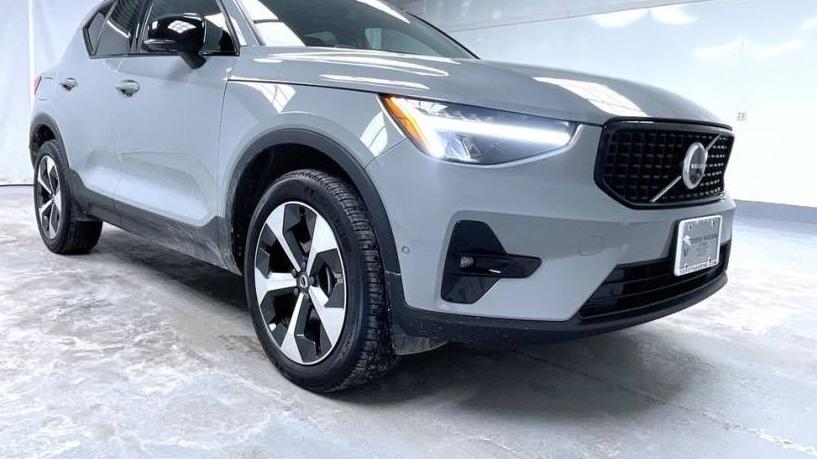 VOLVO XC40 2024 YV4L12UL6R2330489 image