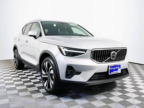 VOLVO XC40 2024 YV4L12UE3R2361345 image