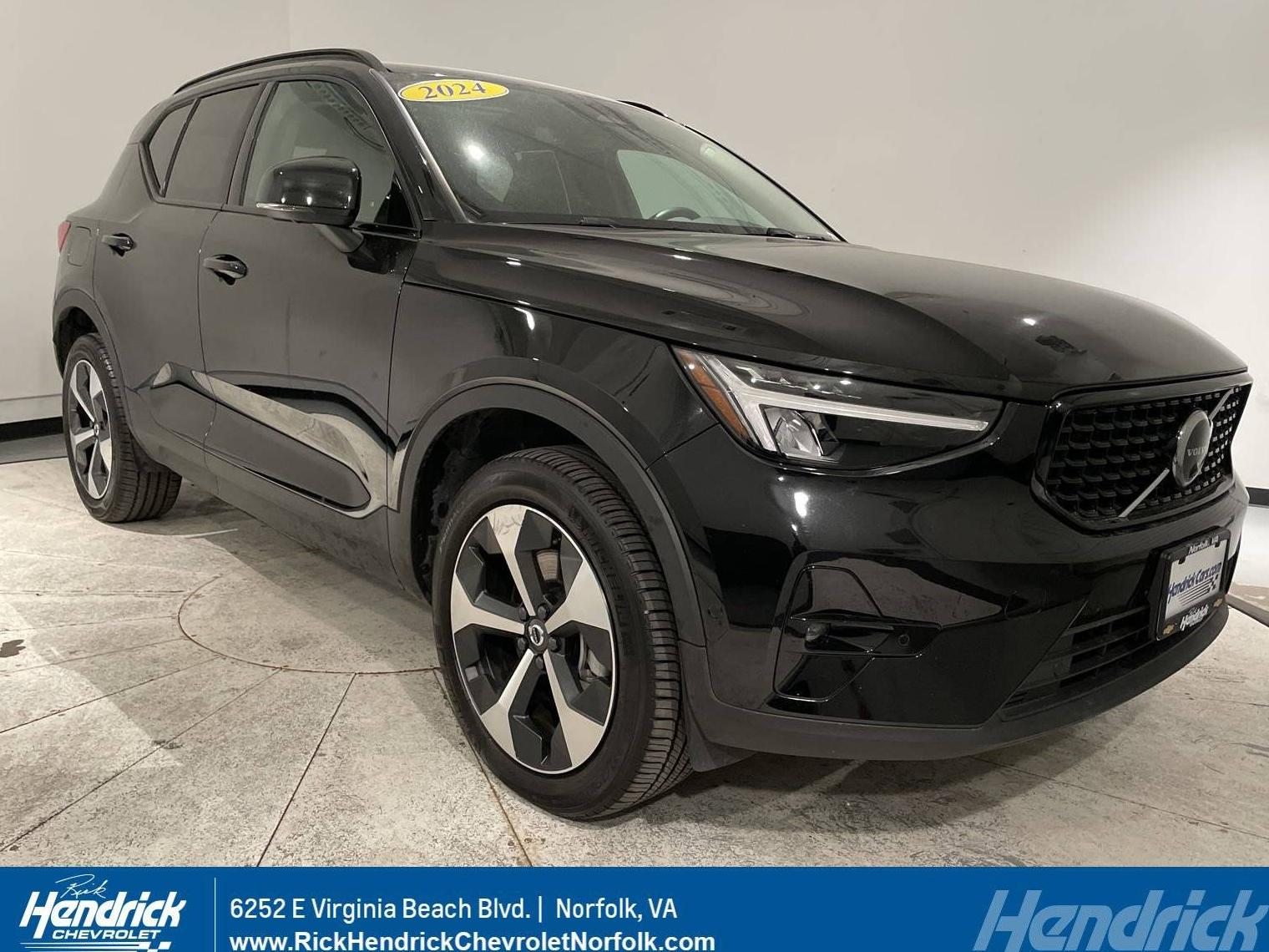 VOLVO XC40 2024 YV4L12UL9R2328297 image