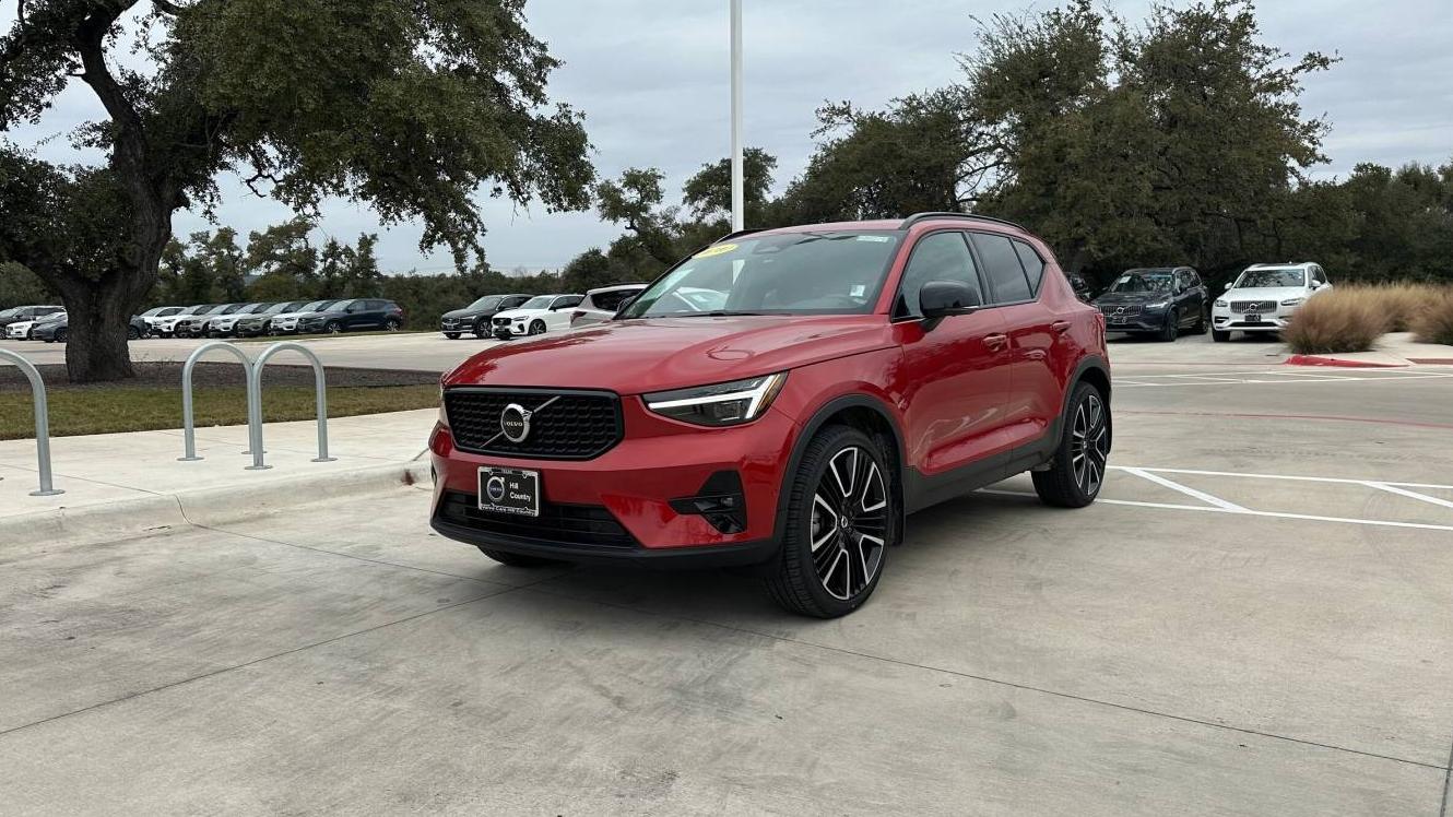 VOLVO XC40 2024 YV4L12UM8R2348839 image