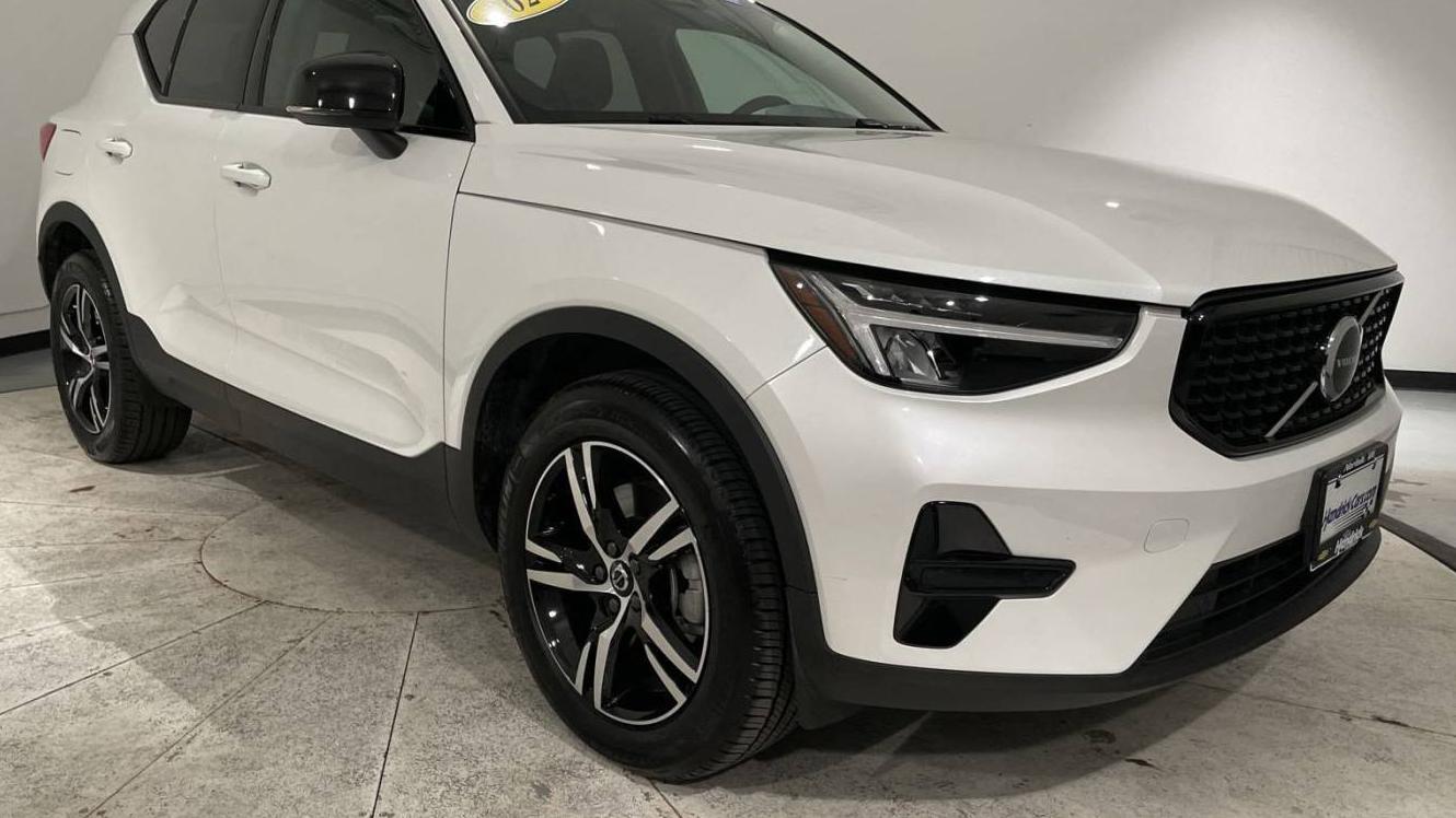 VOLVO XC40 2024 YV4L12UK6R2324778 image