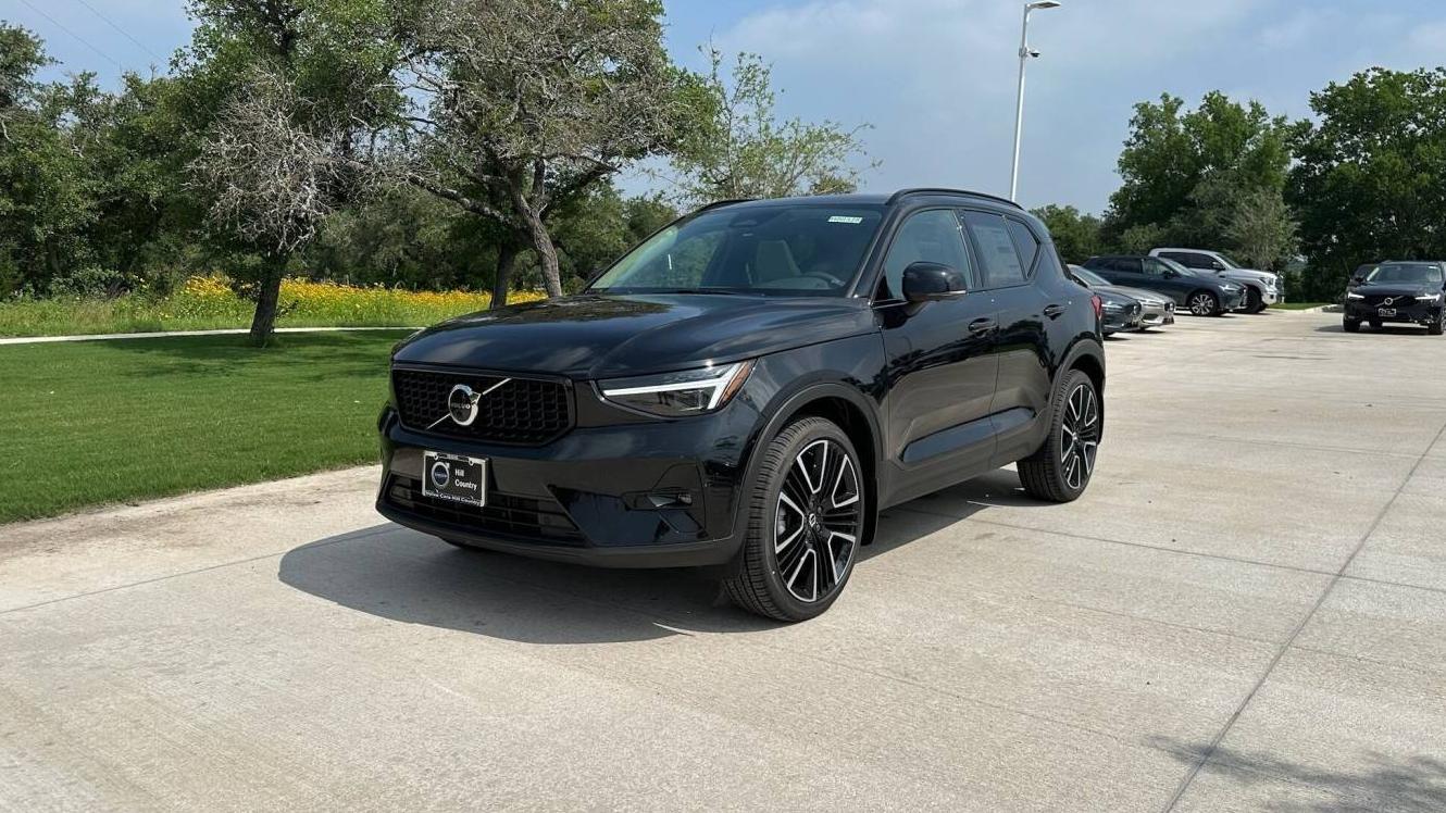 VOLVO XC40 2024 YV4L12UM8R2348520 image