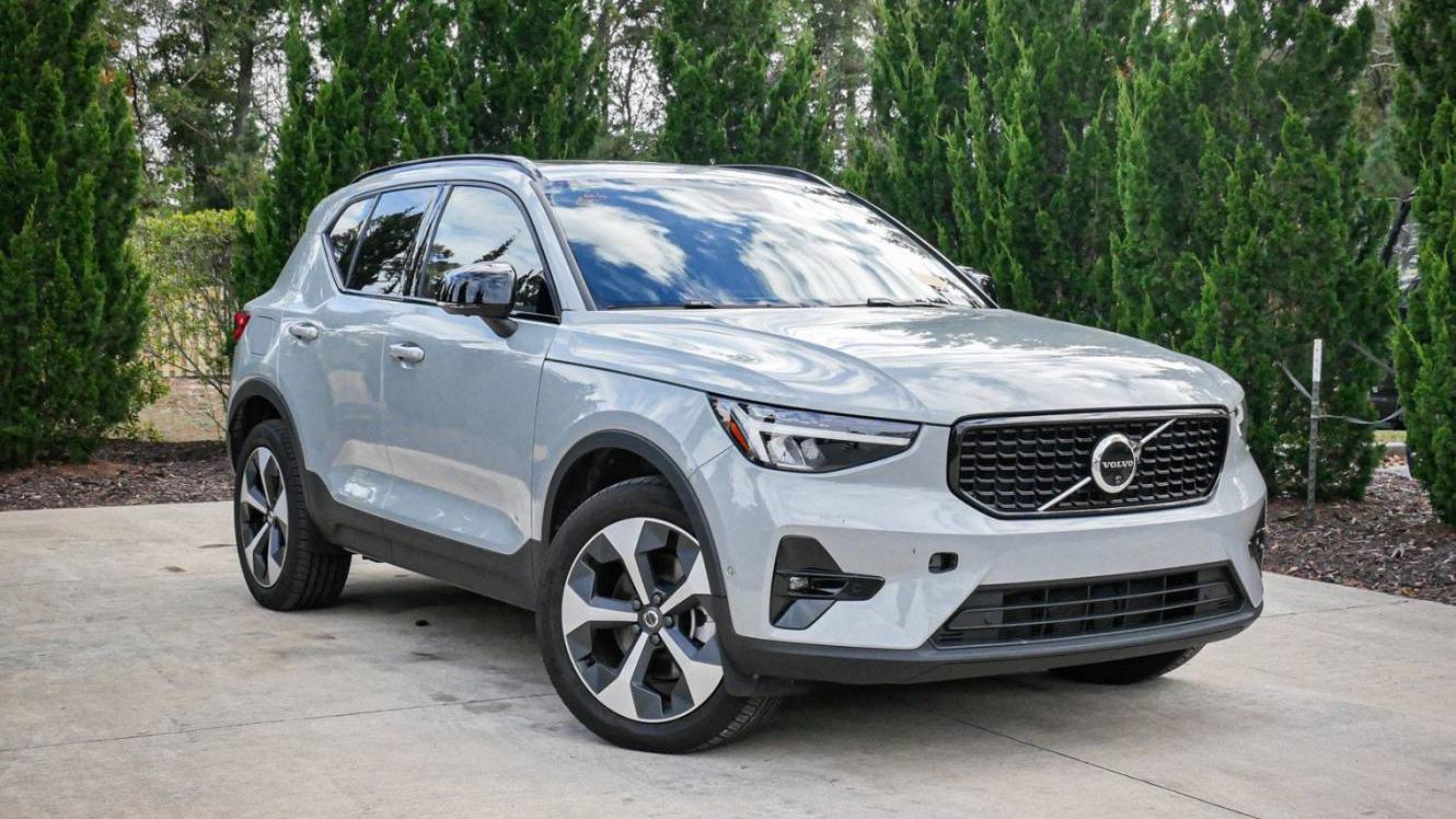 VOLVO XC40 2024 YV4L12UL6R2245684 image