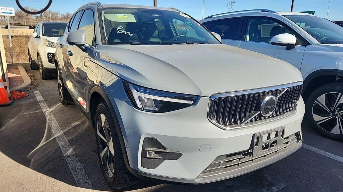 VOLVO XC40 2024 YV4L12UE1R2349016 image