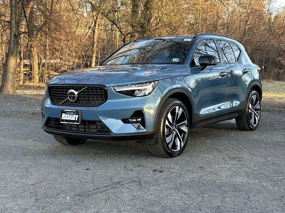 VOLVO XC40 2024 YV4L12UL4R2356640 image