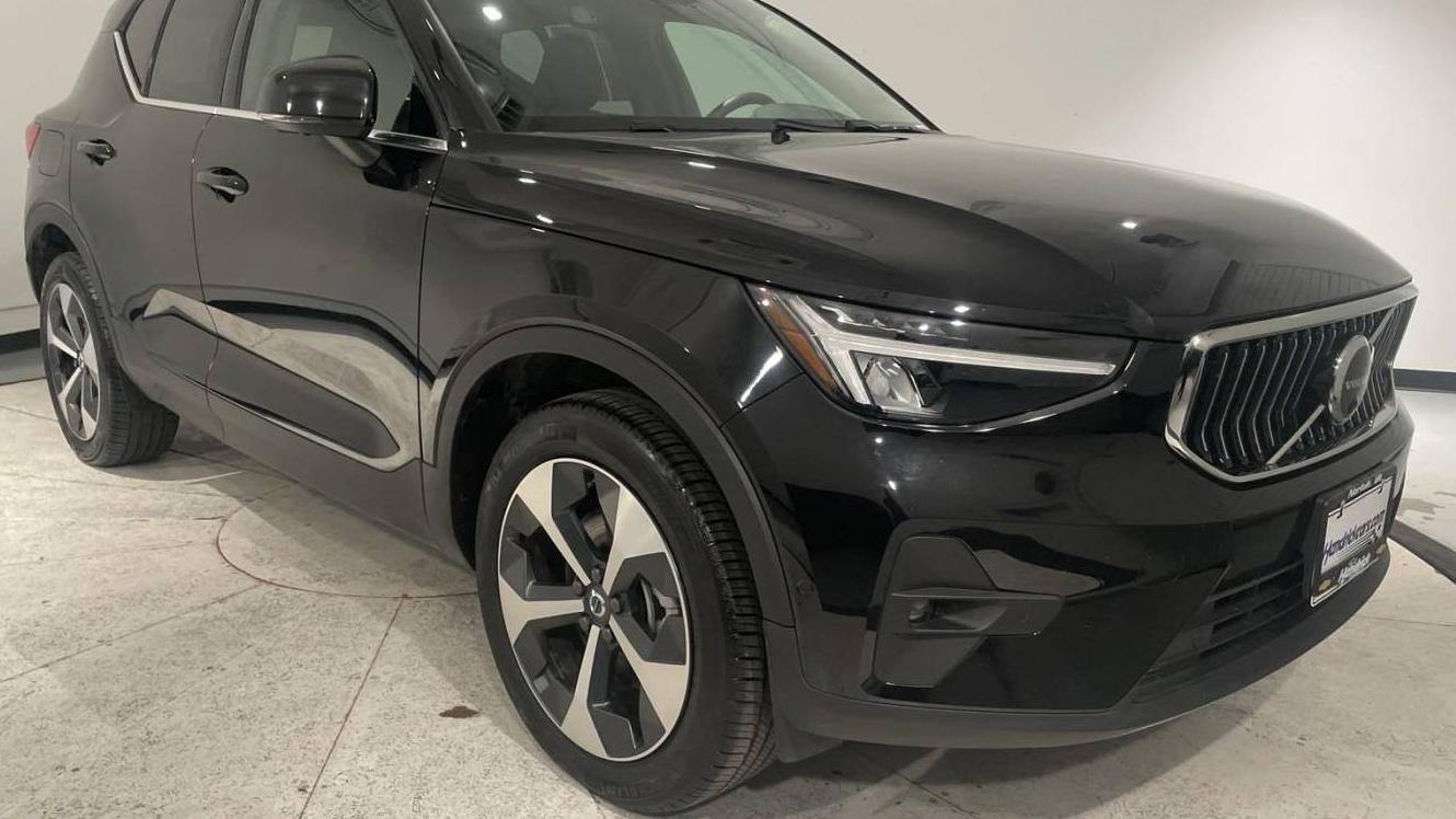 VOLVO XC40 2024 YV4L12UE2R2331575 image