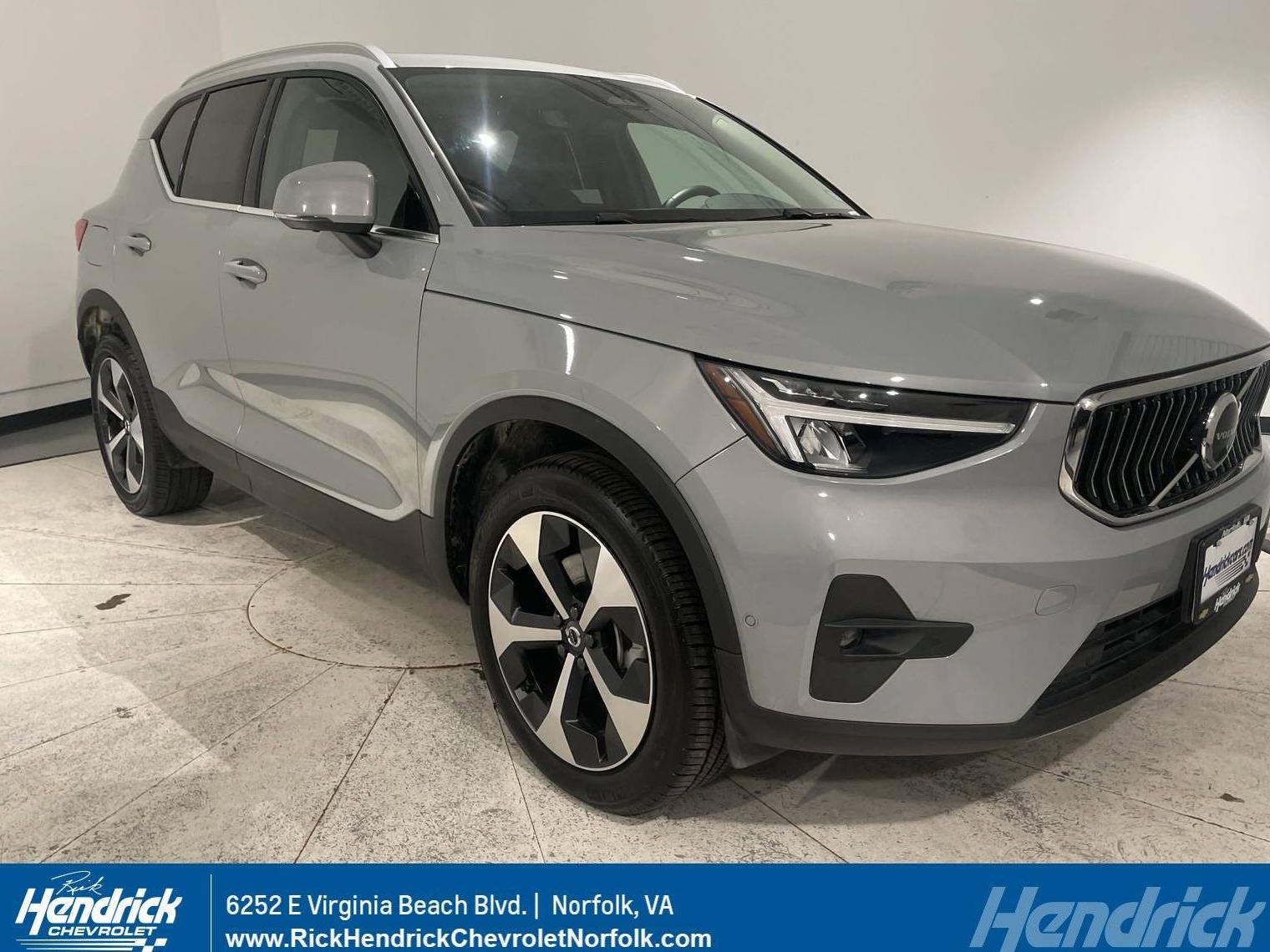 VOLVO XC40 2024 YV4L12UE6R2332700 image