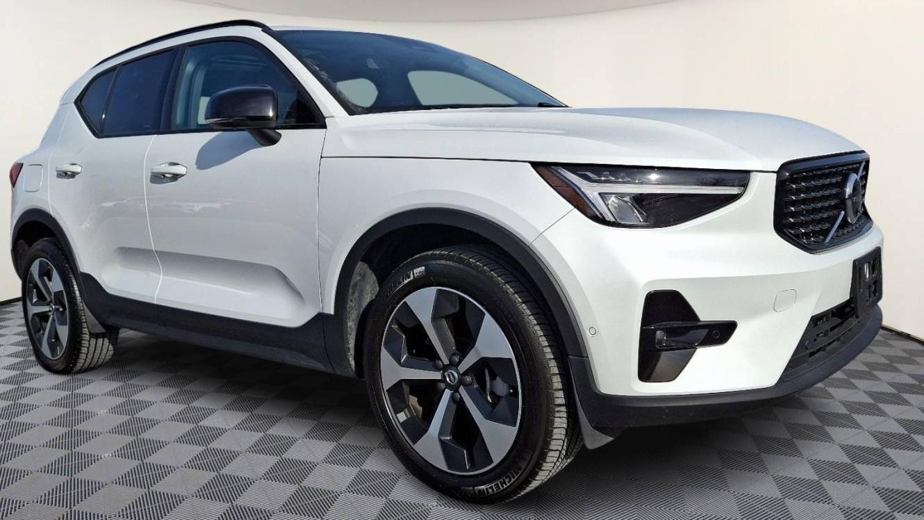 VOLVO XC40 2024 YV4L12UL2R2332644 image