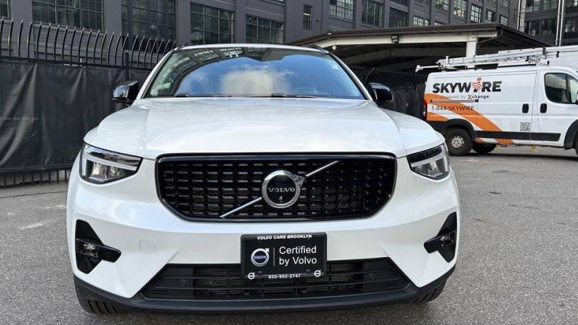 VOLVO XC40 2024 YV4L12UL8R2333989 image