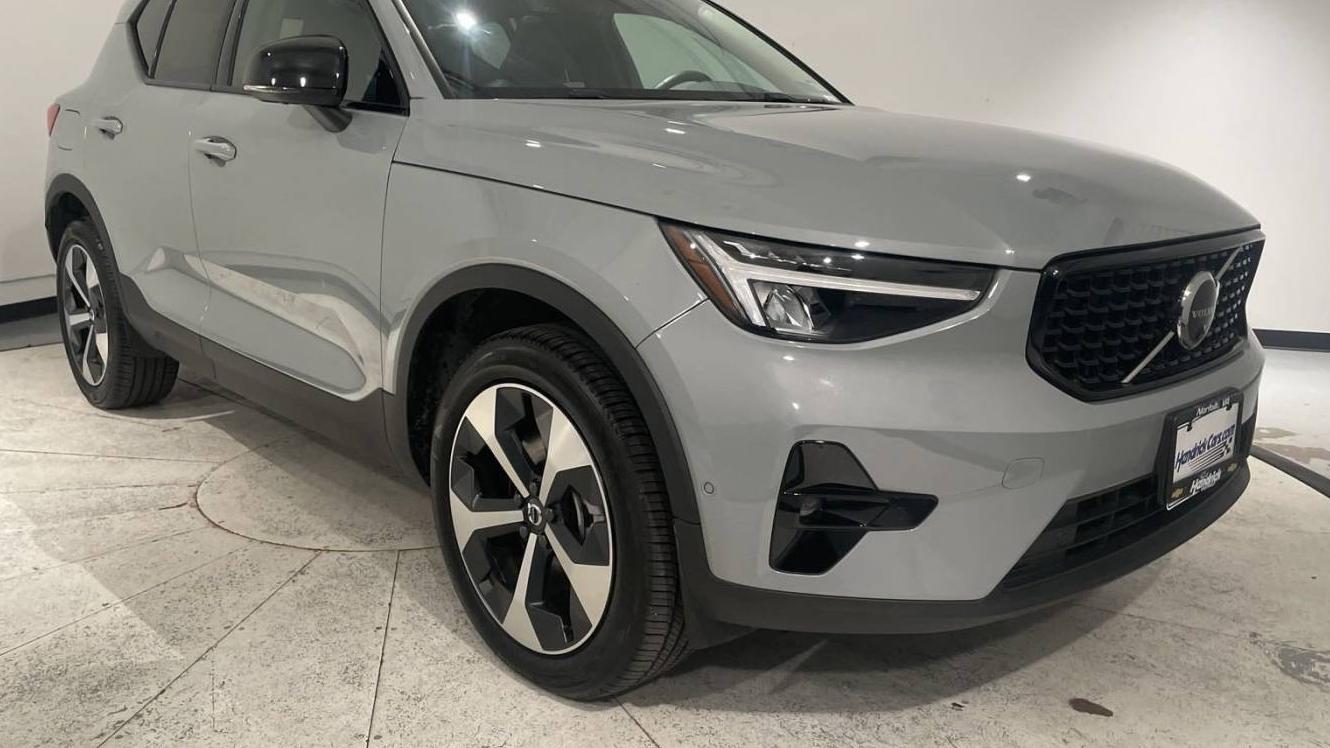 VOLVO XC40 2024 YV4L12UL7R2331490 image