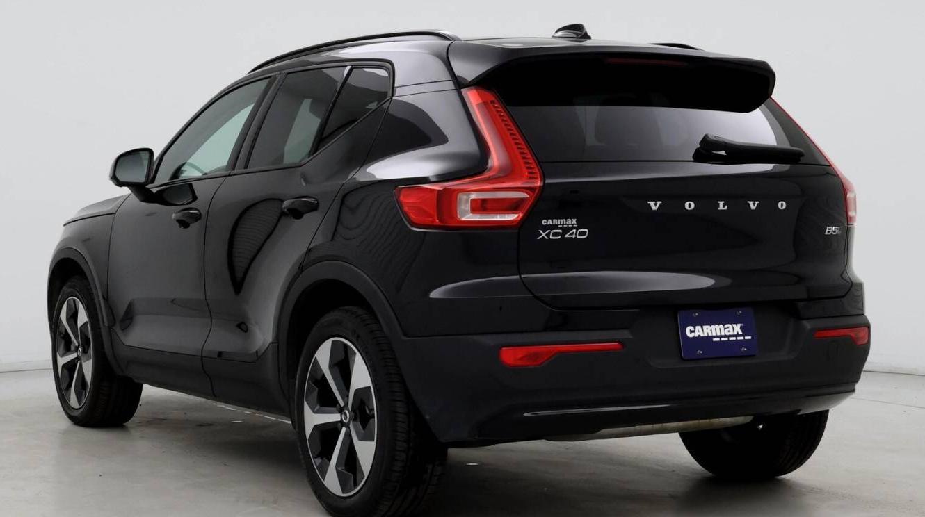 VOLVO XC40 2024 YV4L12UL9R2328445 image