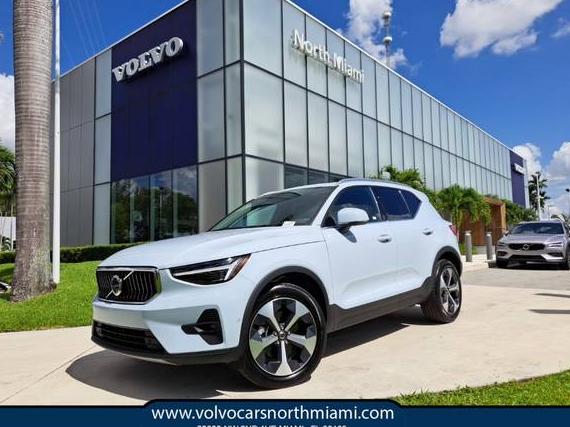 VOLVO XC40 2024 YV4L12UE1R2213940 image