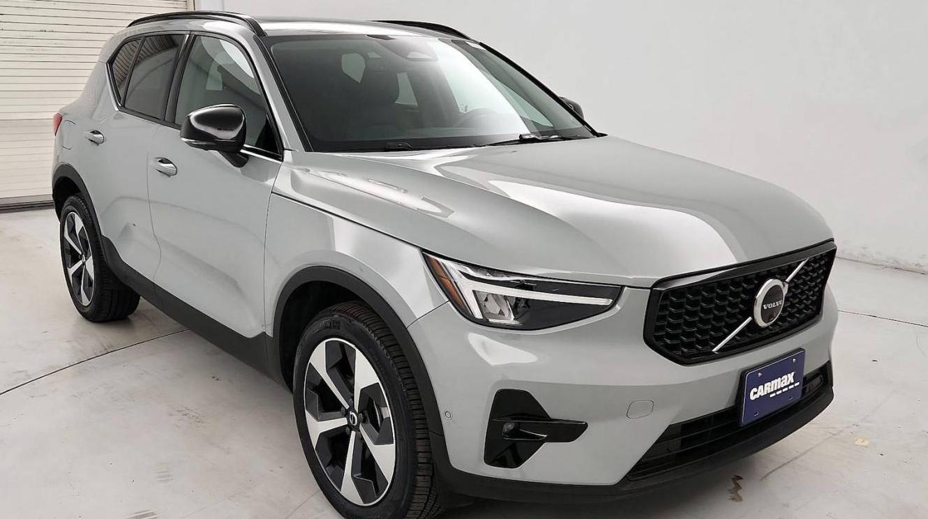 VOLVO XC40 2024 YV4L12UL9R2340482 image