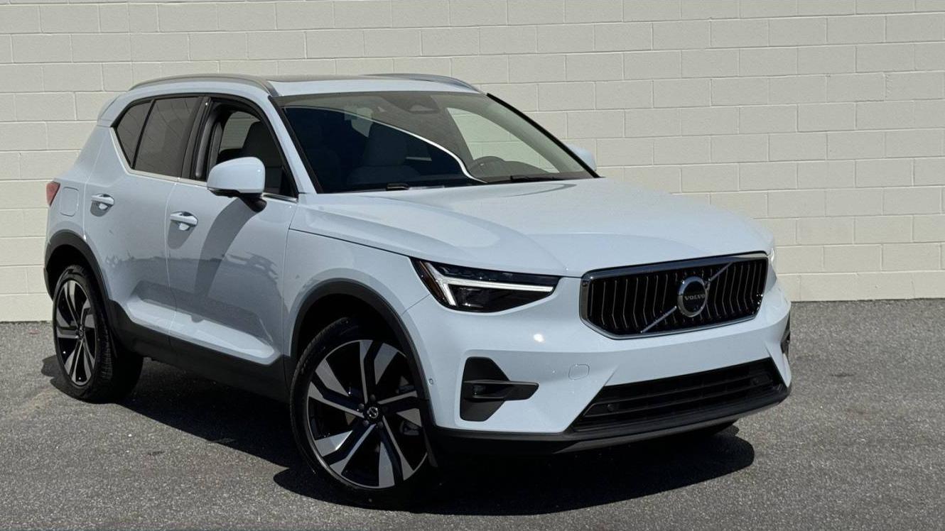 VOLVO XC40 2024 YV4L12UE9R2377730 image