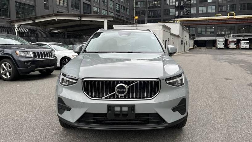 VOLVO XC40 2024 YV4L12UKXR2223131 image