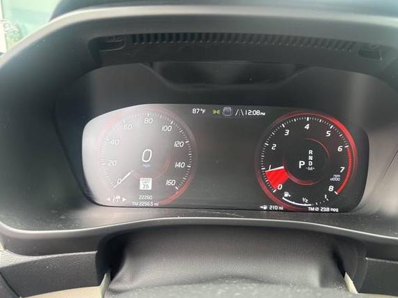VOLVO XC40 2022 YV4162UL0N2779590 image