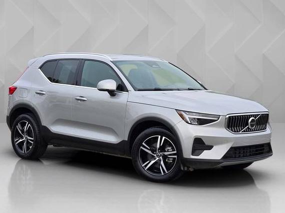 VOLVO XC40 2025 YV4L12UJ8S2478681 image