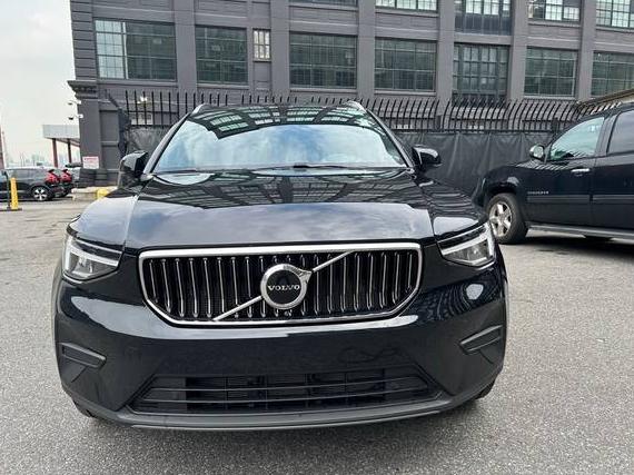 VOLVO XC40 2025 YV4L12UJ6S2474354 image