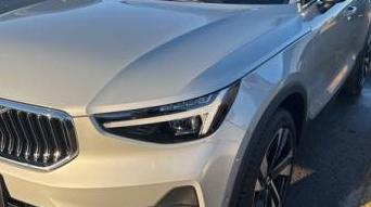 VOLVO XC40 2025 YV4L12UE4S2456213 image