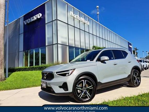VOLVO XC40 2025 YV4L12UJ5S2567172 image