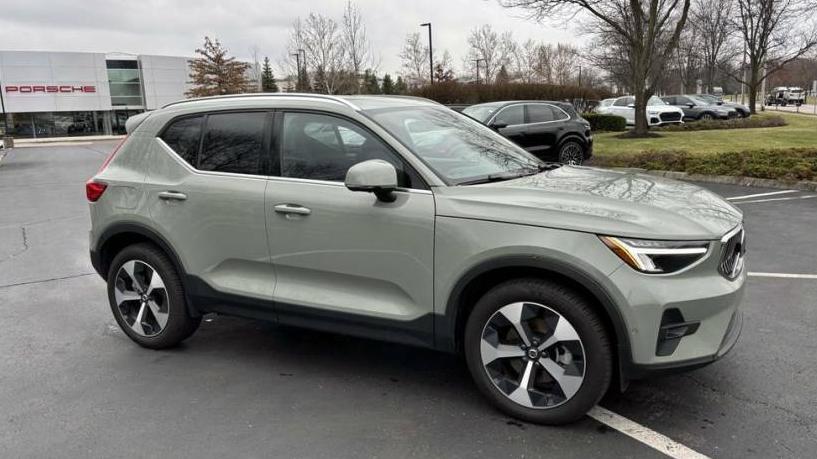 VOLVO XC40 2025 YV4L12UE5S2452672 image