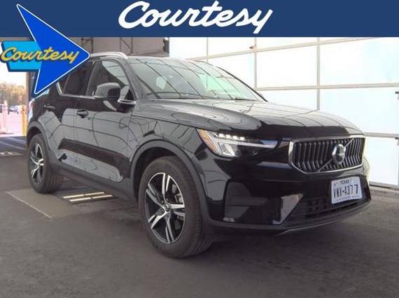 VOLVO XC40 2025 YV4L12UJ7S2473925 image