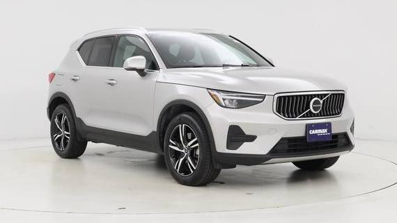 VOLVO XC40 2025 YV4L12UJ3S2473226 image