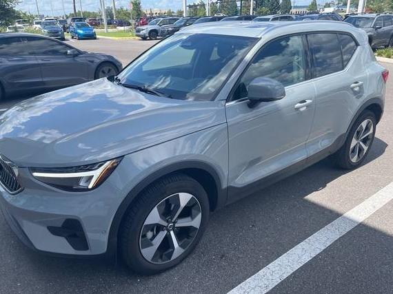 VOLVO XC40 2025 YV4L12UE4S2512814 image