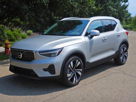 VOLVO XC40 2025 YV4L12UE2S2503982 image