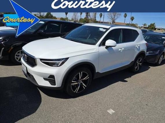 VOLVO XC40 2025 YV4L12UJ5S2467962 image