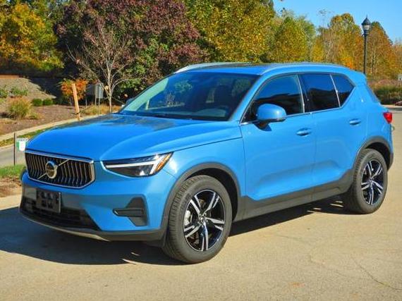 VOLVO XC40 2025 YV4L12UJ9S2565487 image