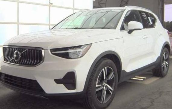 VOLVO XC40 2025 YV4L12UJ8S2468930 image