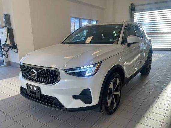 VOLVO XC40 2025 YV4L12UJ3S2470827 image