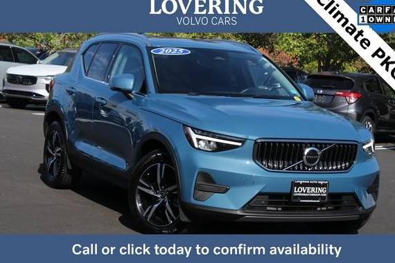 VOLVO XC40 2025 YV4L12UJ7S2562961 image
