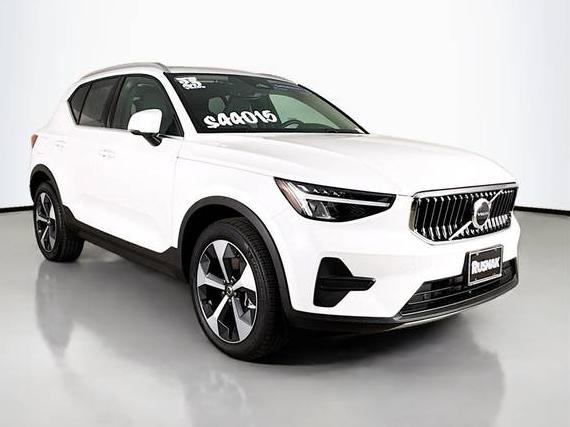 VOLVO XC40 2025 YV4L12UJ4S2528945 image