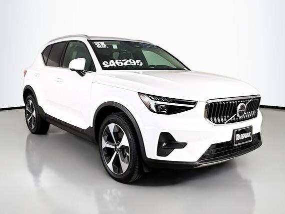 VOLVO XC40 2025 YV4L12UE4S2524221 image