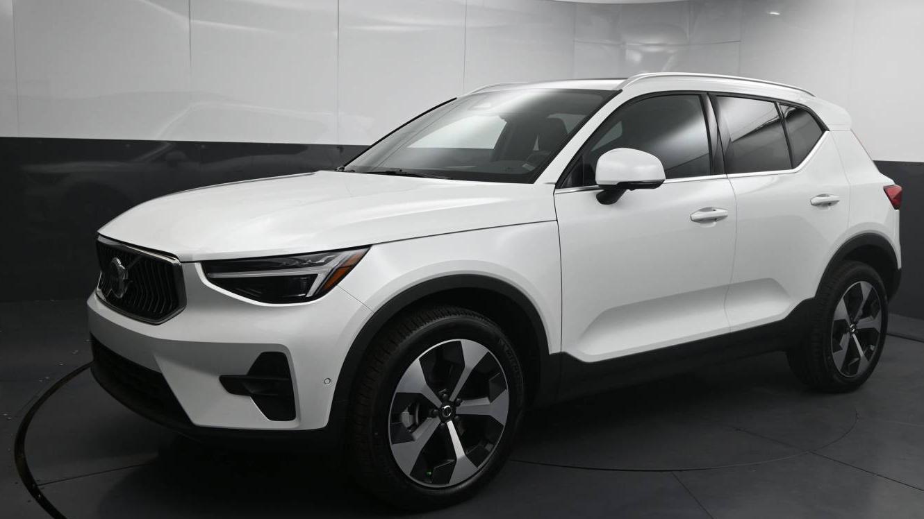 VOLVO XC40 2025 YV4L12UE4S2517897 image