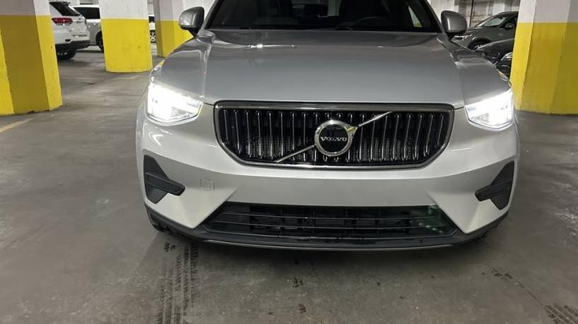 VOLVO XC40 2025 YV4L12UJ4S2473431 image