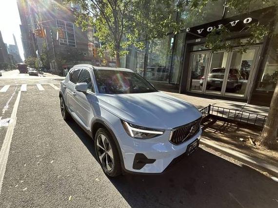VOLVO XC40 2025 YV4L12UEXS2564349 image