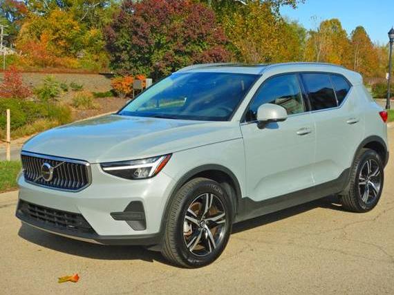 VOLVO XC40 2025 YV4L12UJ4S2565364 image