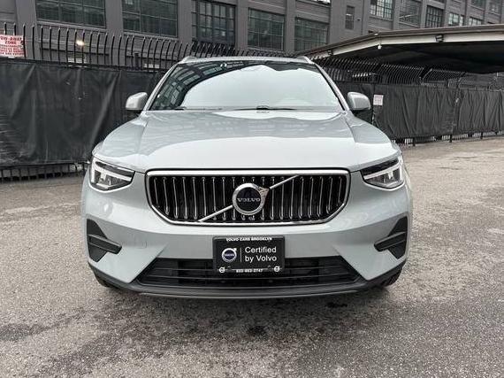 VOLVO XC40 2025 YV4L12UJ8S2477840 image