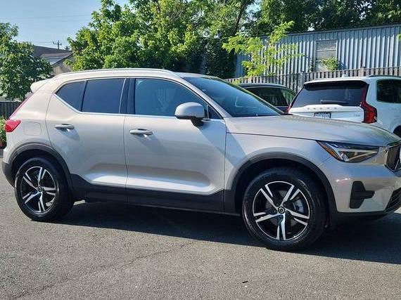 VOLVO XC40 2025 YV4L12UJ7S2473469 image
