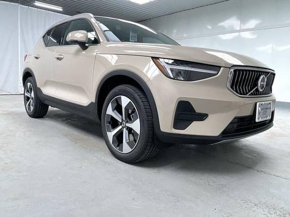 VOLVO XC40 2025 YV4L12UJ7S2595054 image