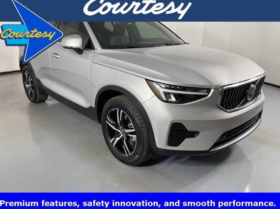 VOLVO XC40 2025 YV4L12UJ3S2476627 image