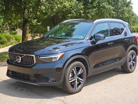 VOLVO XC40 2025 YV4L12UJ9S2475272 image