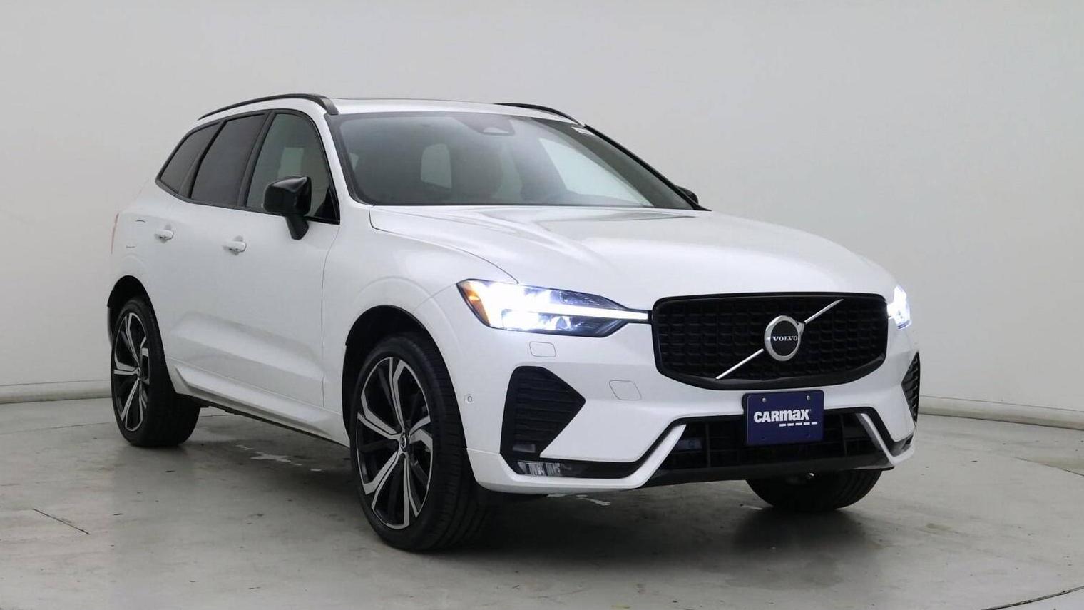 VOLVO XC60 2023 YV4L12RX9P1226142 image