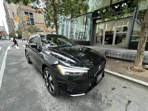 VOLVO XC60 2023 YV4H60DW4P1364228 image