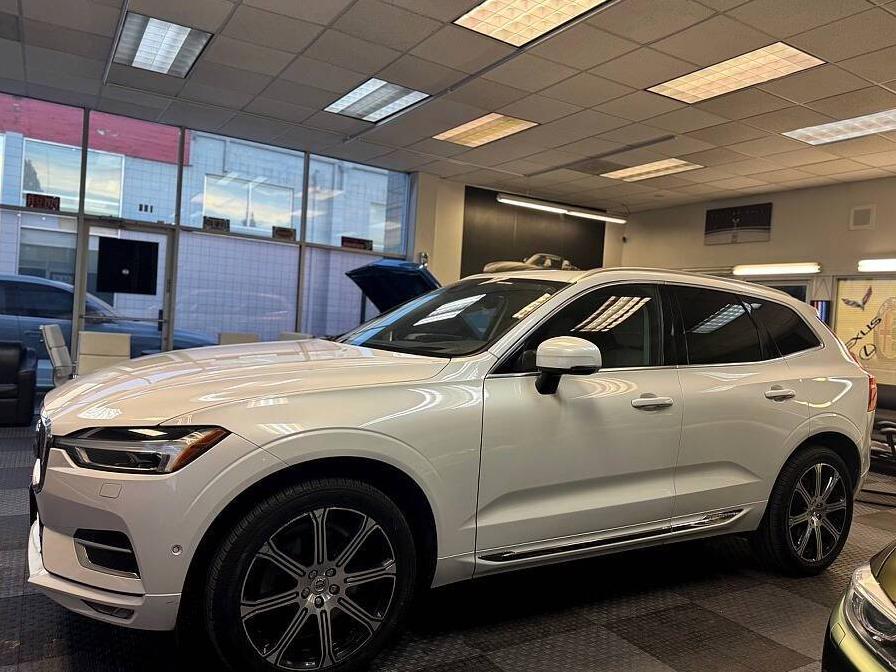 VOLVO XC60 2018 YV4A22RL8J1061886 image